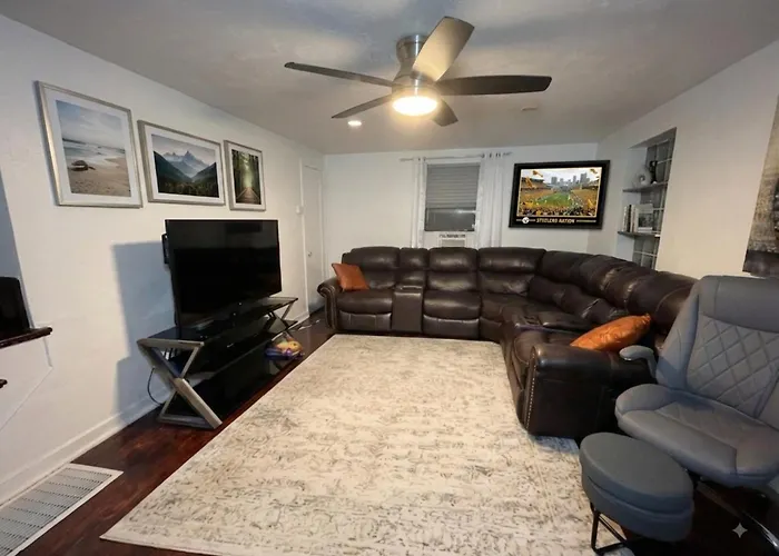 Cozy 3br House With Garage *