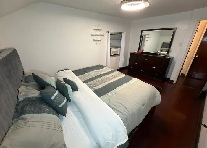 Holiday home Cozy 3br House With Garage Pittsburgh