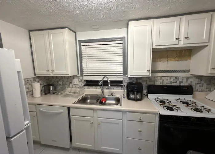 Cozy 3br House With Garage Holiday home