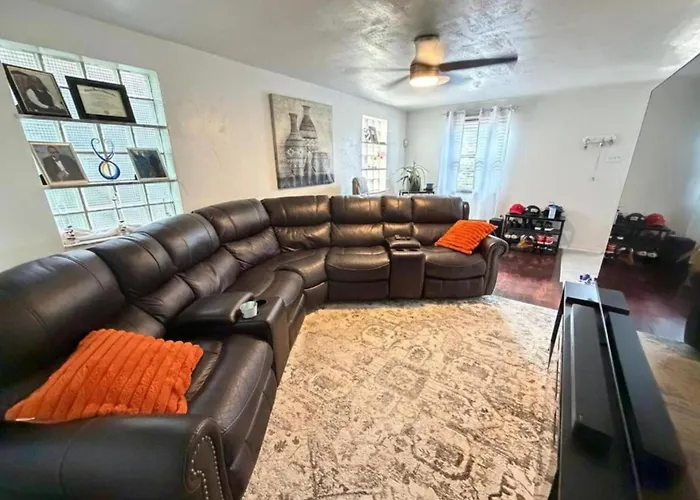 Cozy 3br House With Garage Pittsburgh